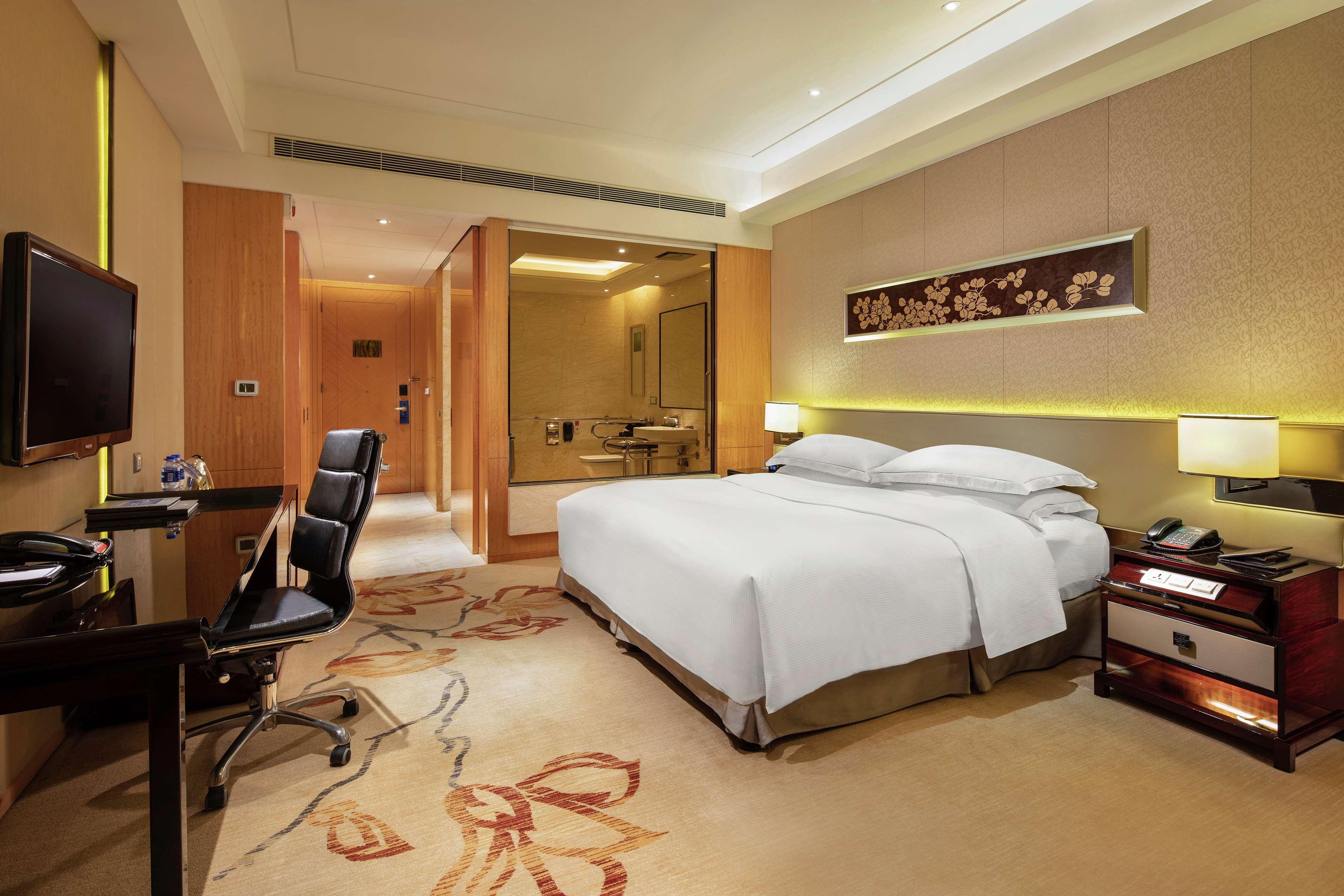 Hilton Guangzhou Baiyun - Free Shuttle For Canton Fair Period, Close To Luhu Golf Club & Leather Market Exterior foto