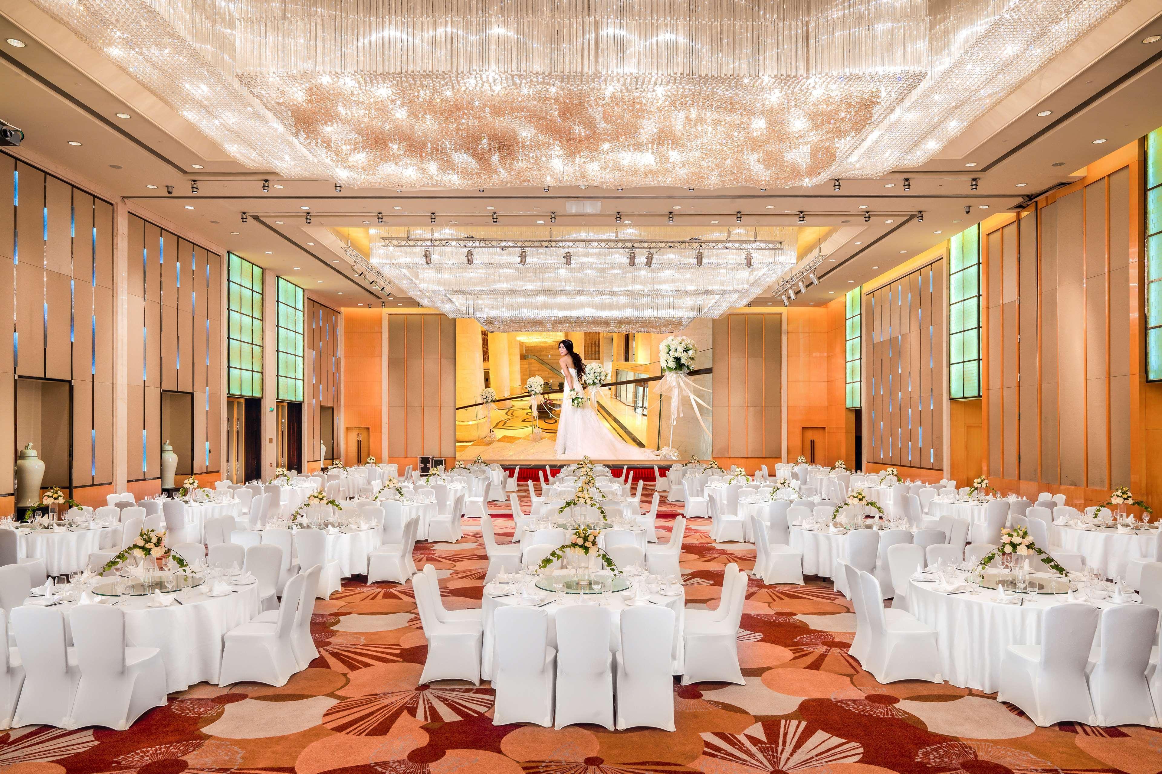 Hilton Guangzhou Baiyun - Free Shuttle For Canton Fair Period, Close To Luhu Golf Club & Leather Market Exterior foto