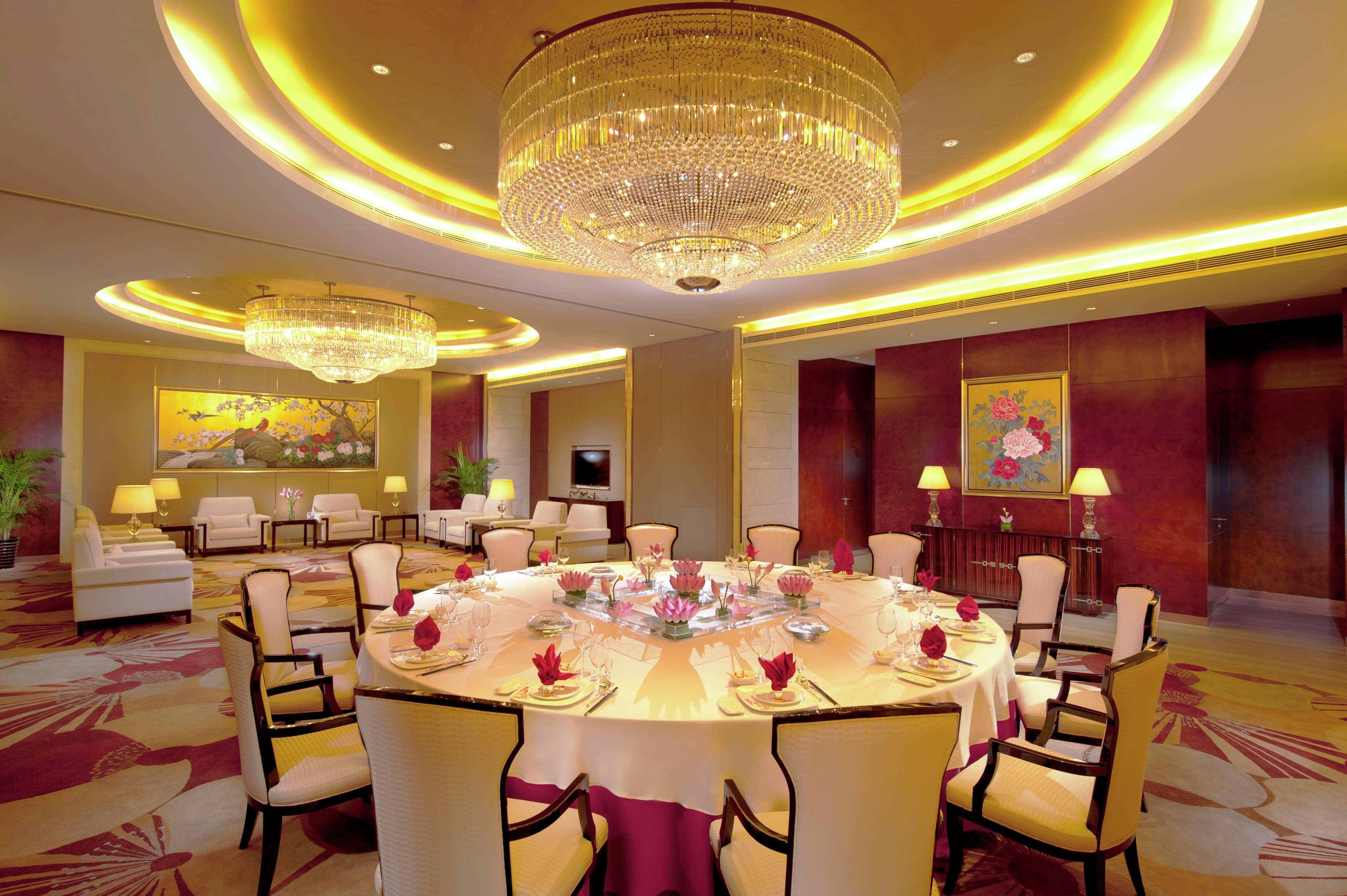 Hilton Guangzhou Baiyun - Free Shuttle For Canton Fair Period, Close To Luhu Golf Club & Leather Market Exterior foto
