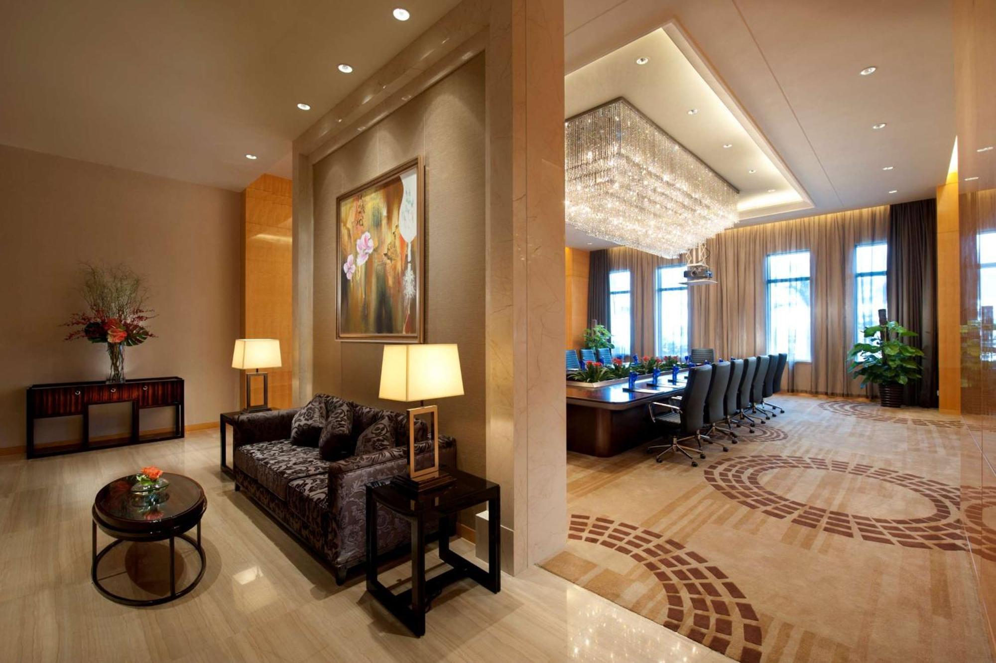 Hilton Guangzhou Baiyun - Free Shuttle For Canton Fair Period, Close To Luhu Golf Club & Leather Market Exterior foto
