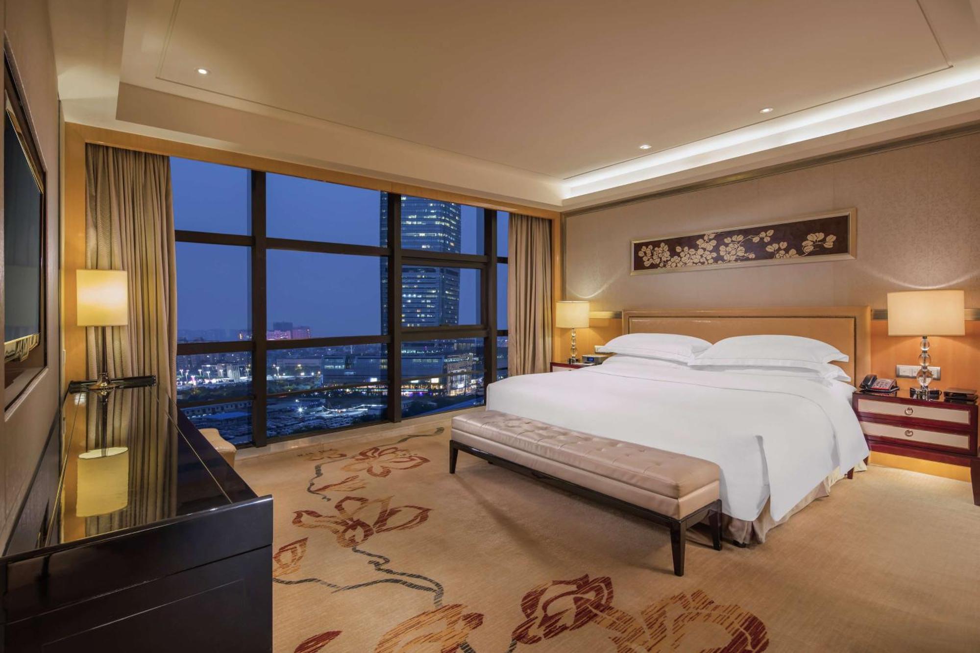 Hilton Guangzhou Baiyun - Free Shuttle For Canton Fair Period, Close To Luhu Golf Club & Leather Market Exterior foto