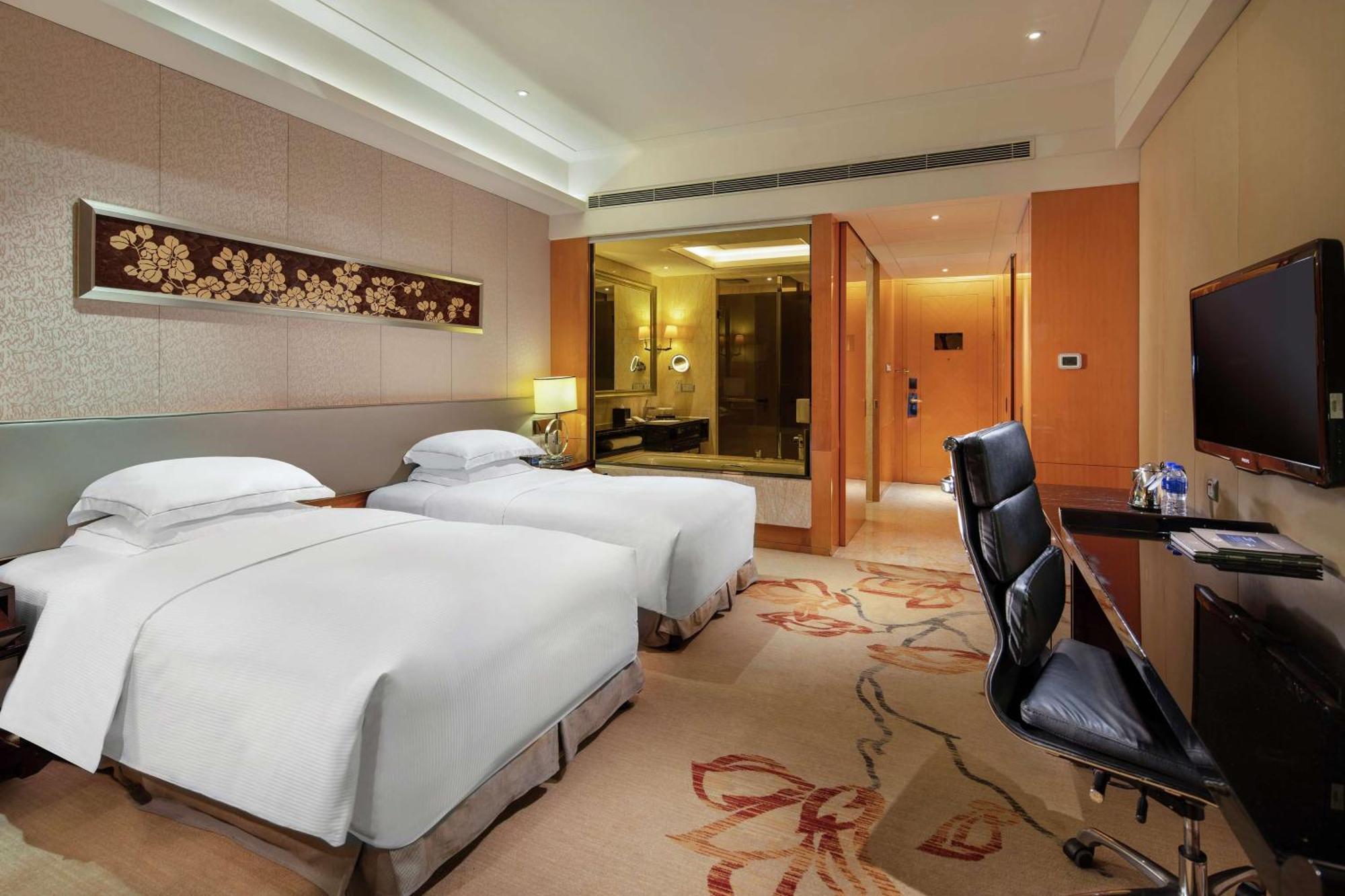 Hilton Guangzhou Baiyun - Free Shuttle For Canton Fair Period, Close To Luhu Golf Club & Leather Market Exterior foto