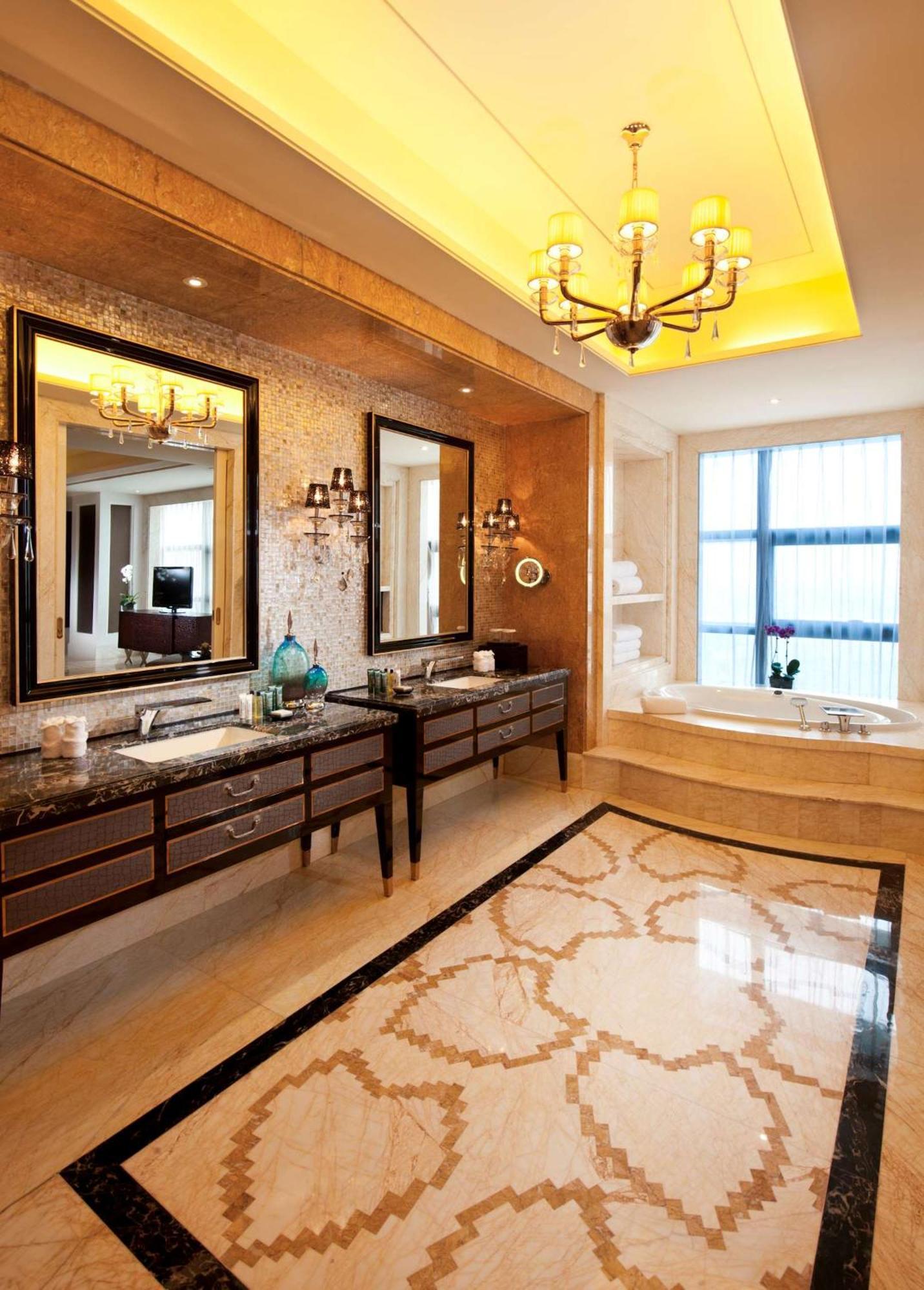 Hilton Guangzhou Baiyun - Free Shuttle For Canton Fair Period, Close To Luhu Golf Club & Leather Market Exterior foto